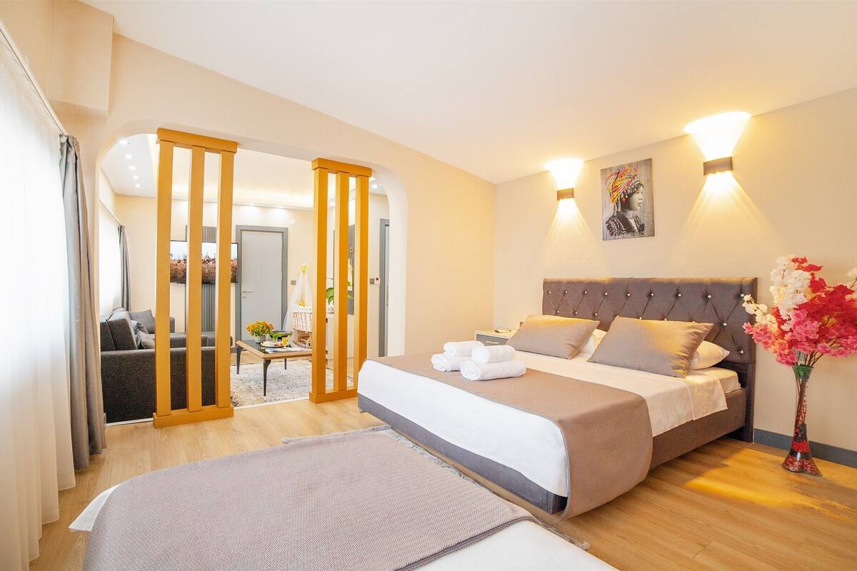 Habitación familiar, 1 habitación, para no fumadores, vista a la ciudad | 1 habitación, ropa de cama de alta calidad y insonorización
