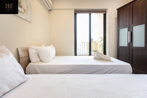 3 Schlafzimmer, Schreibtisch, Bügeleisen/Bügelbrett, Reisekinderbett