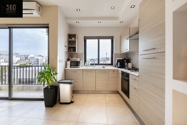 Fridge, microwave, oven, stovetop