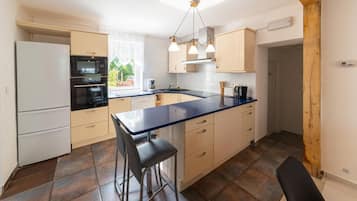 Refrigerador, microondas, horno y lavavajillas