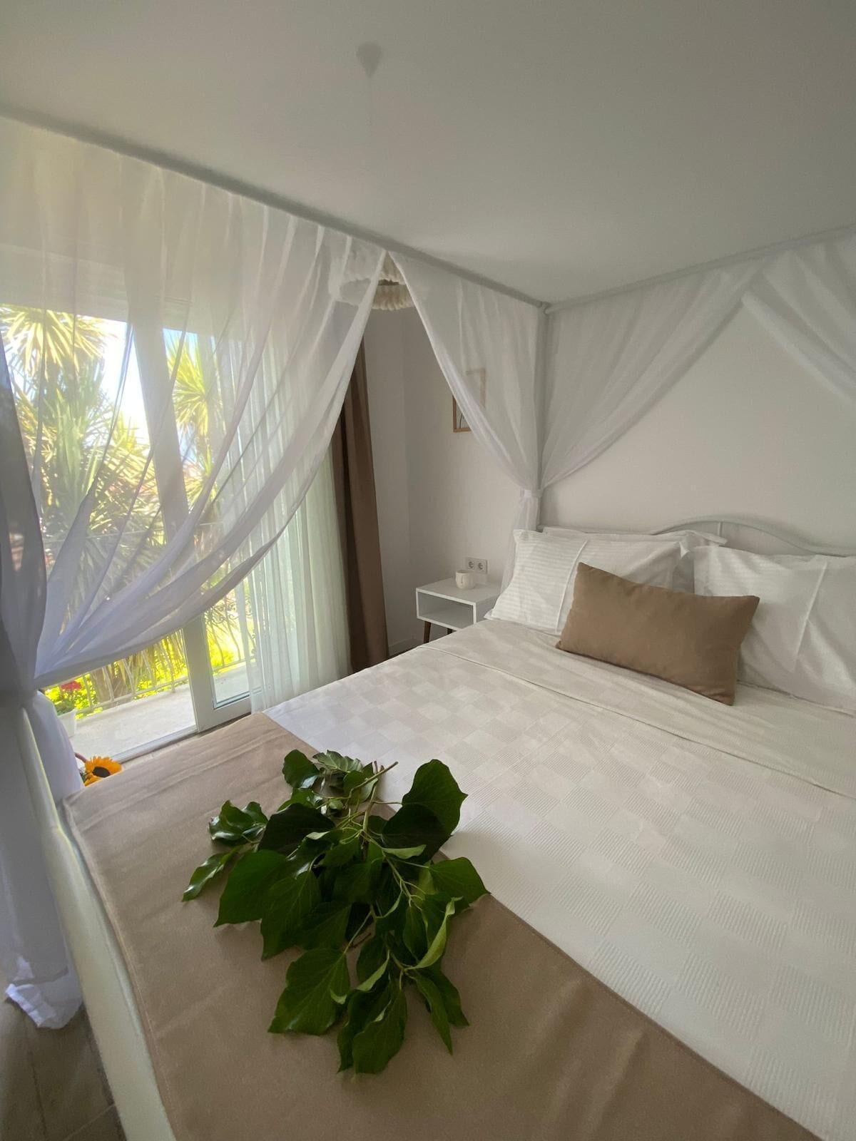 Deluxe Room, 1 Queen Bed, Lanai | Frette Italian sheets, premium bedding, individually decorated