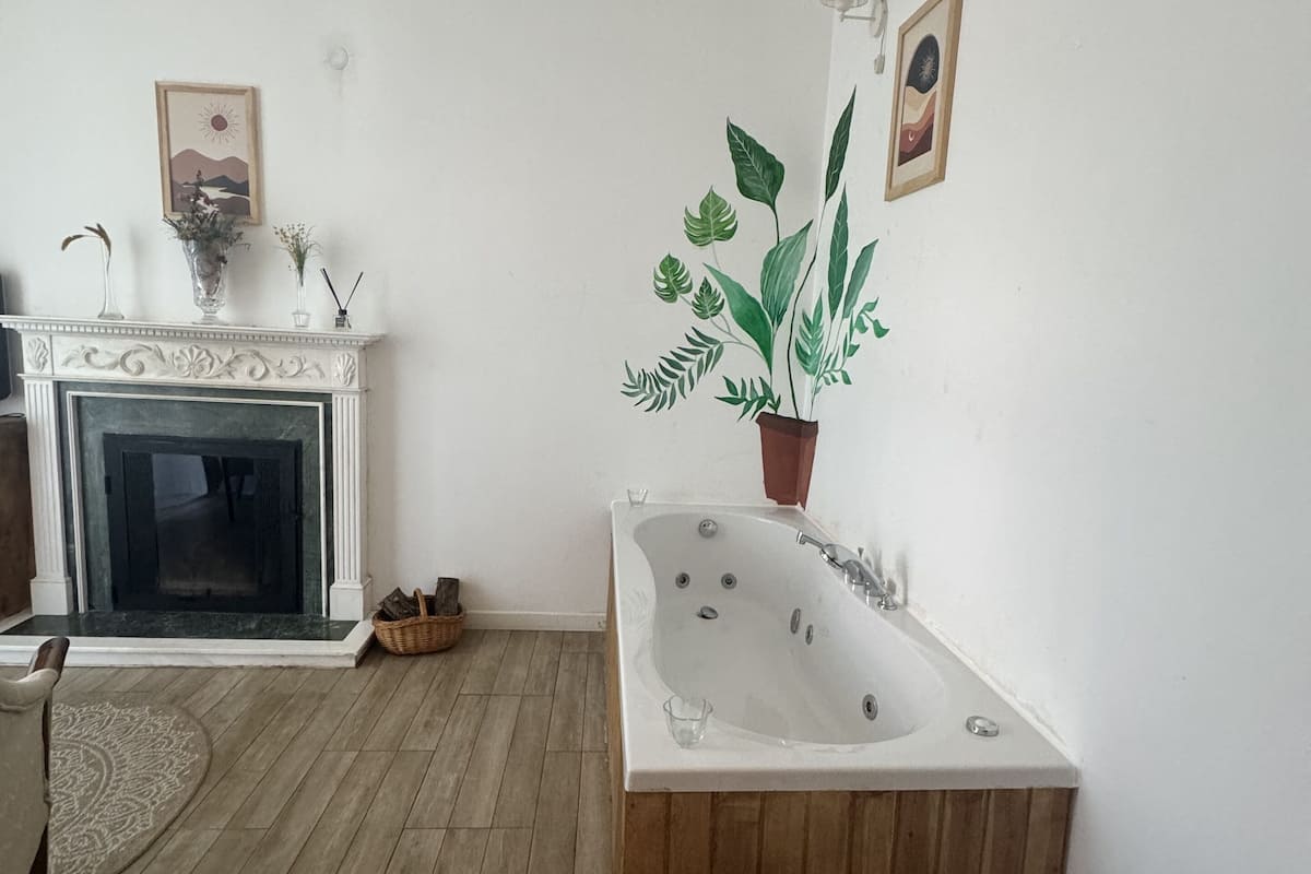 Suite junior, bañera de hidromasaje, planta ejecutiva | 1 dormitorio, sábanas italianas Frette, ropa de cama de alta calidad
