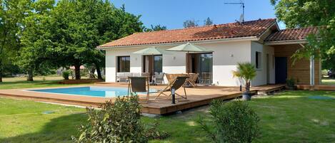 室外游泳池,恒温泳池