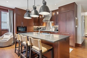 Microwave, stovetop, dishwasher, coffee/tea maker - Solaris 5B East - 4 Bedroom (Vail)