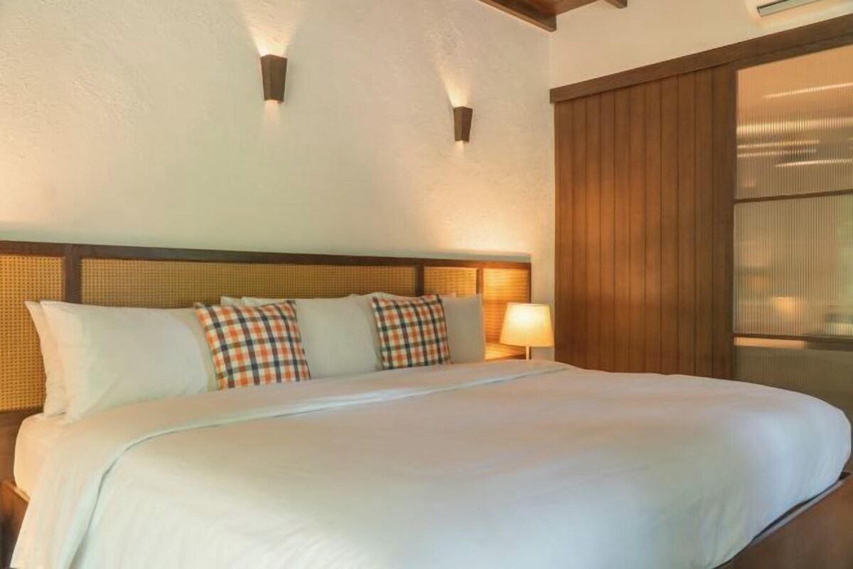 1 bedroom, minibar, desk, WiFi (free)