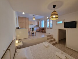 Deluxe Studio (Tzitzikas) | Soundproofing, free WiFi, bed sheets