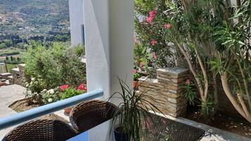 ํจ๋ฐ๋ฆฌ ์ํํธ (Elia) | ๊ฐ์ค์์ ๋ณด์ด๋ ์ ๋ง