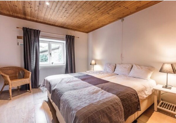6 Schlafzimmer, Bügeleisen/Bügelbrett, WLAN
