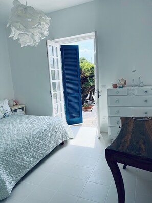 3 bedrooms, iron/ironing board, free WiFi, bed sheets - Sweet Dreams Villanova Gorgeous Beachfront Villa with incredible view of the sea (Villanova)