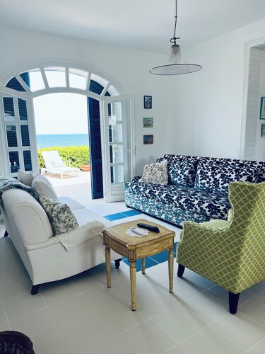 Sweet Dreams Villanova Gorgeous Beachfront Villa with incredible view of the sea