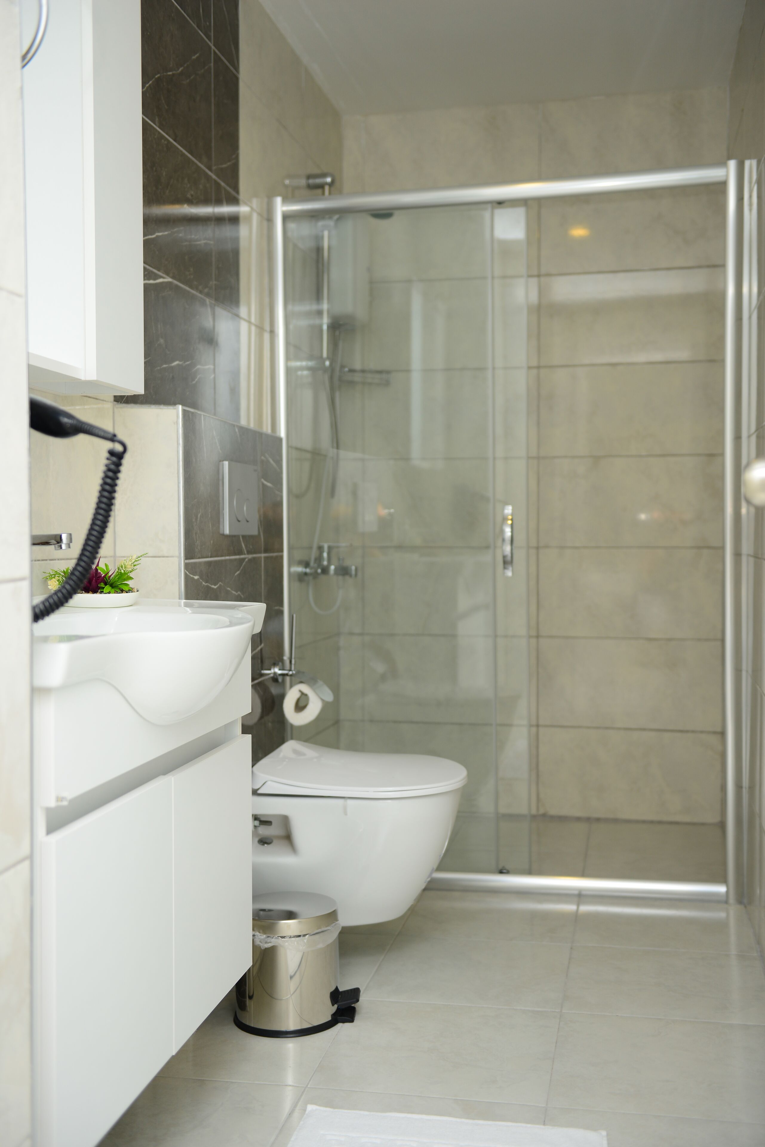 淋浴设施、免费洗浴用品、吹风机、拖鞋