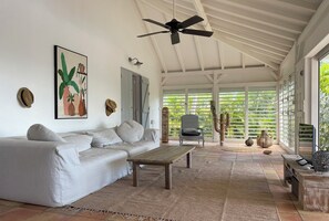 Living area - La Colibrée, sublime villa with sea view and swimming pool, beach access at 80 m (Saint-François)