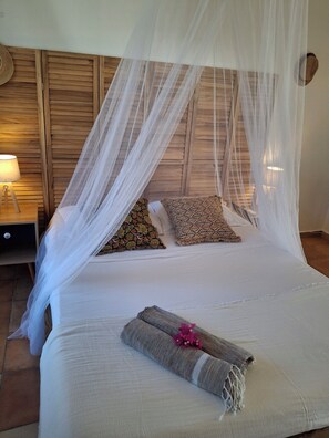 4 bedrooms, in-room safe, desk, iron/ironing board - La Colibrée, sublime villa with sea view and swimming pool, beach access at 80 m (Saint-François)