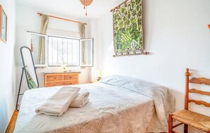 3 bedrooms, free WiFi, bed sheets