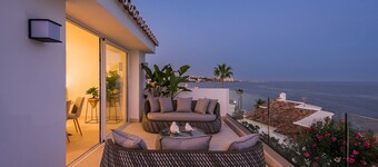 Villa 'Endless Summer' with Sea View, Wi-Fi and Air Conditioning