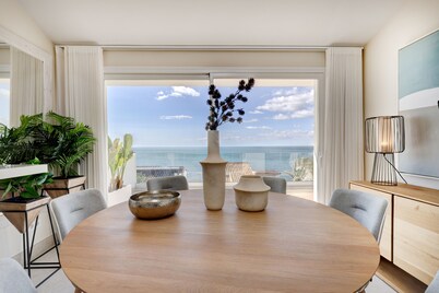 Villa 'Endless Summer' with Sea View, Wi-Fi and Air Conditioning