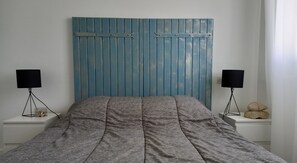 4 bedrooms, iron/ironing board, free WiFi