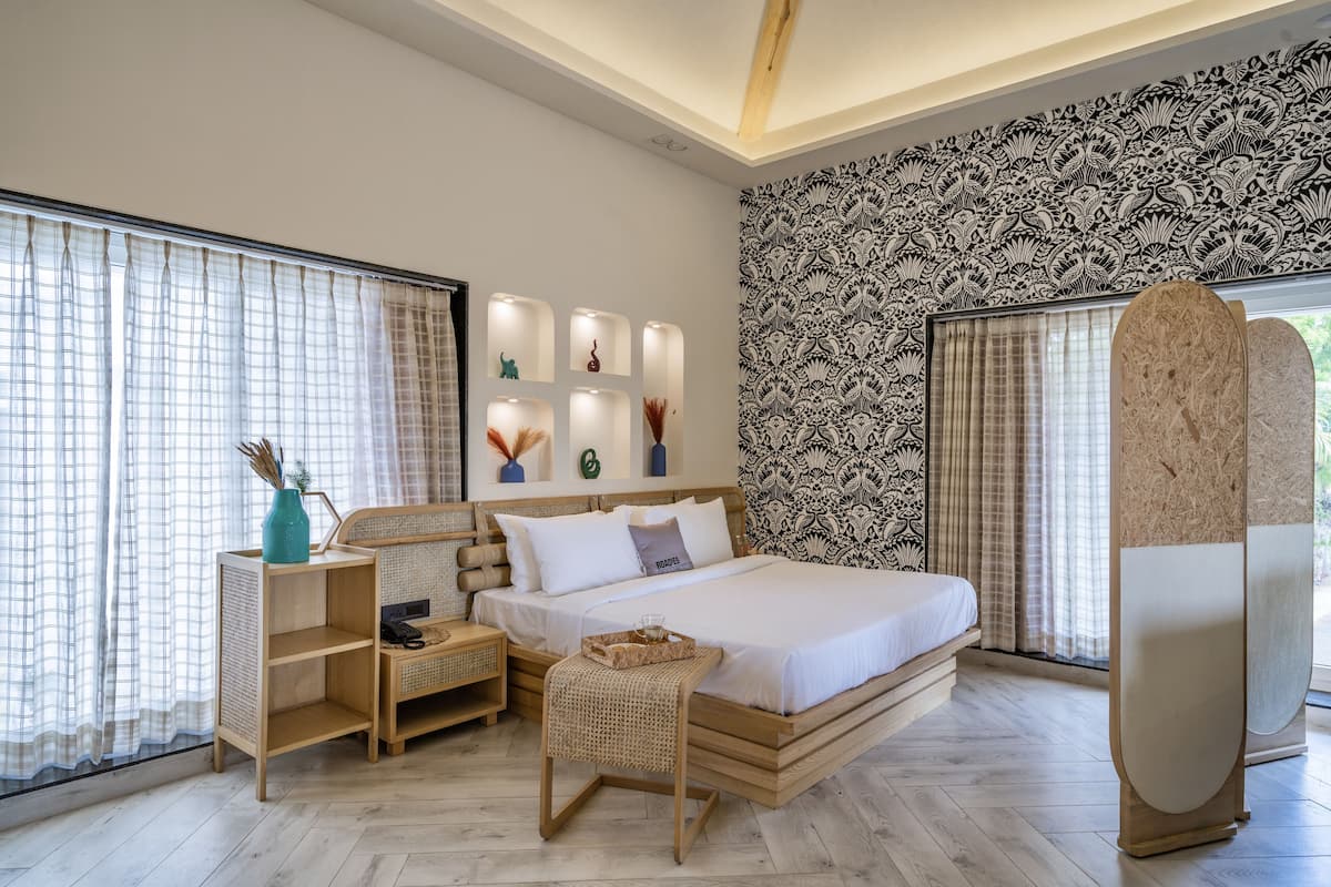Superior Suite, 1 King Bed | 1 bedroom, premium bedding, desk, soundproofing