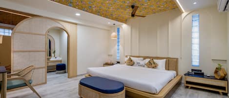 Suite ejecutiva, 1 cama de matrimonio grande | 1 dormitorio, ropa de cama de alta calidad, escritorio