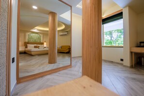 Executive Suite, 1 King Bed | 1 bedroom, premium bedding, desk, soundproofing