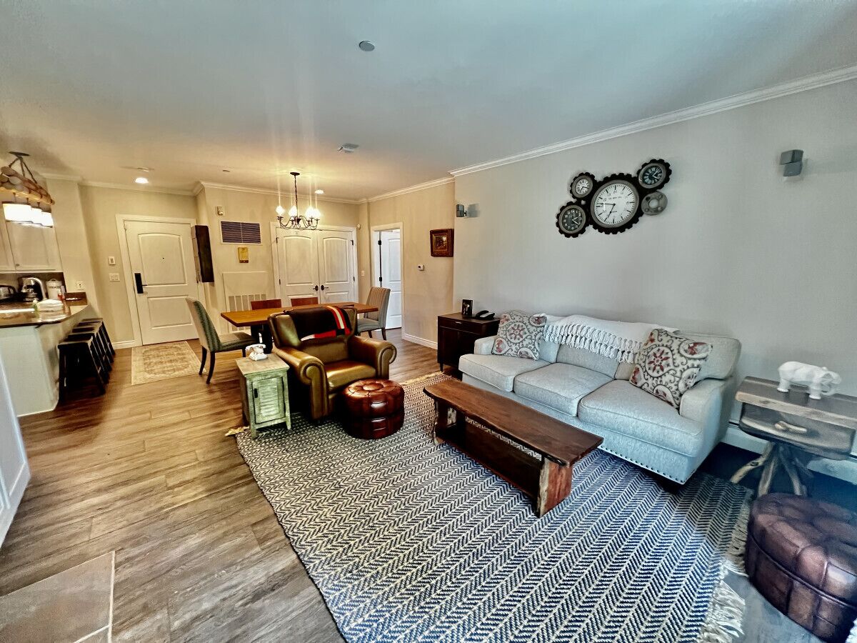 Smart TV, fireplace, stereo