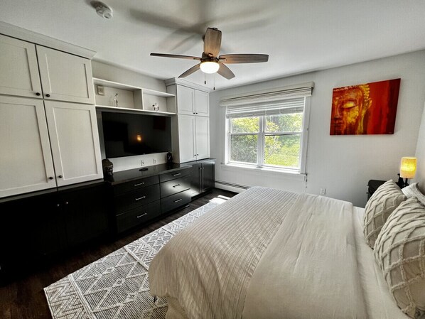3 bedrooms, desk, iron/ironing board, free WiFi