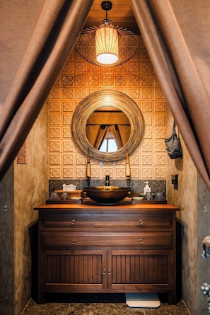 Presidential Penthouse | Bathroom | Separate bathtub and shower, jetted bath, rainfall showerhead