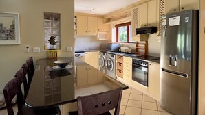 Superior Villa, 4 Bedrooms | Private kitchen - San Lameer Villa 14104 (Southbroom)