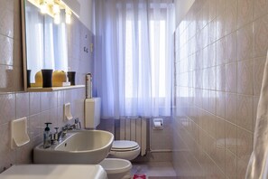 Bathtub, hair dryer, towels