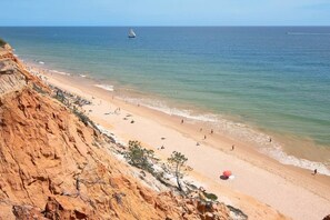 Beach nearby - Apartment 'Jade' with Balcony, Wi-Fi and Air Conditioning (Albufeira)