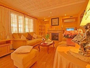 TV, fireplace