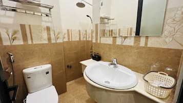 Bañera y ducha independientes, cabezal de ducha con hidromasaje