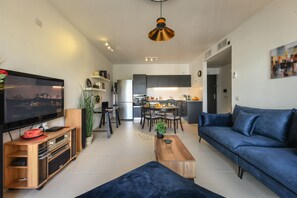 公寓 | 客廳 | 42 吋智能電視連數碼電視頻道、電視