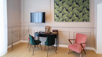 Exclusive Room | 1 bedroom, in-room safe, desk, soundproofing