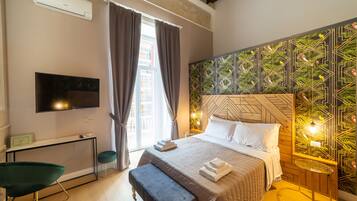 Habitación de lujo | 1 dormitorio, caja fuerte, escritorio y sistema de insonorización