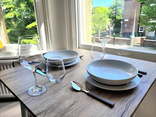 Dining - Contemporary 2 bedroom apartment (London)
