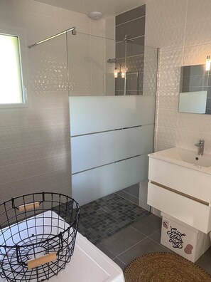 Haartrockner, Seife, Toilettenpapier