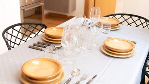 A dining table set with plates, glasses, and cutlery. - Rialto Bridge Lovely Apartment (Venice)