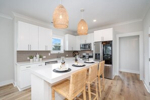 Microwave, oven, stovetop, dishwasher - Sandy Souls Luxury Getaway (Kure Beach)