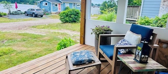 3 Bedroom Home Facing Inner harbor with 1st Floor King Bedroom.