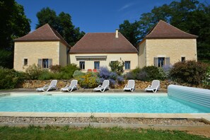 Lämmitetty uima-allas