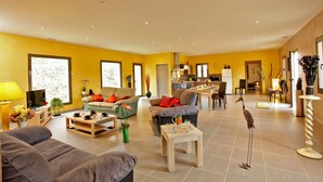 Living area - Spacieuse et Confortable Villa Avec Piscine Privée à 10mn à Pied du Centre Ville (Sarlat-la-Canéda)