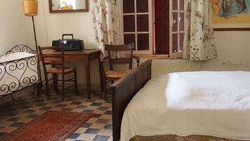 5 chambres, lit parapluie