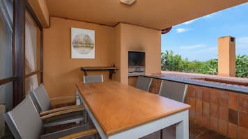 Villa clásica, 3 habitaciones | Balcón