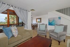 Classic Villa, 3 Bedrooms | Living area