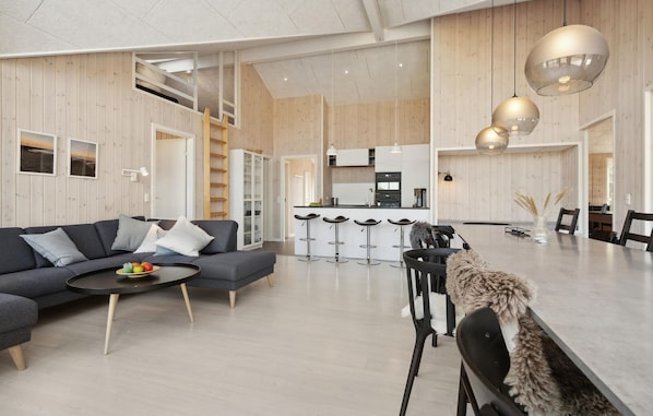 TV - Awesome home in Odder with WiFi (Odder)