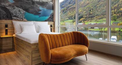 Stryn House - Hotel & Apartments