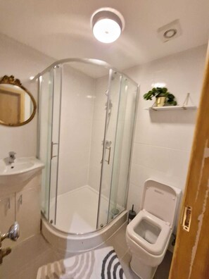 مناشف، صابون، ورق حمّام