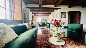 Smart-TV, Kamin, BĂŒcher