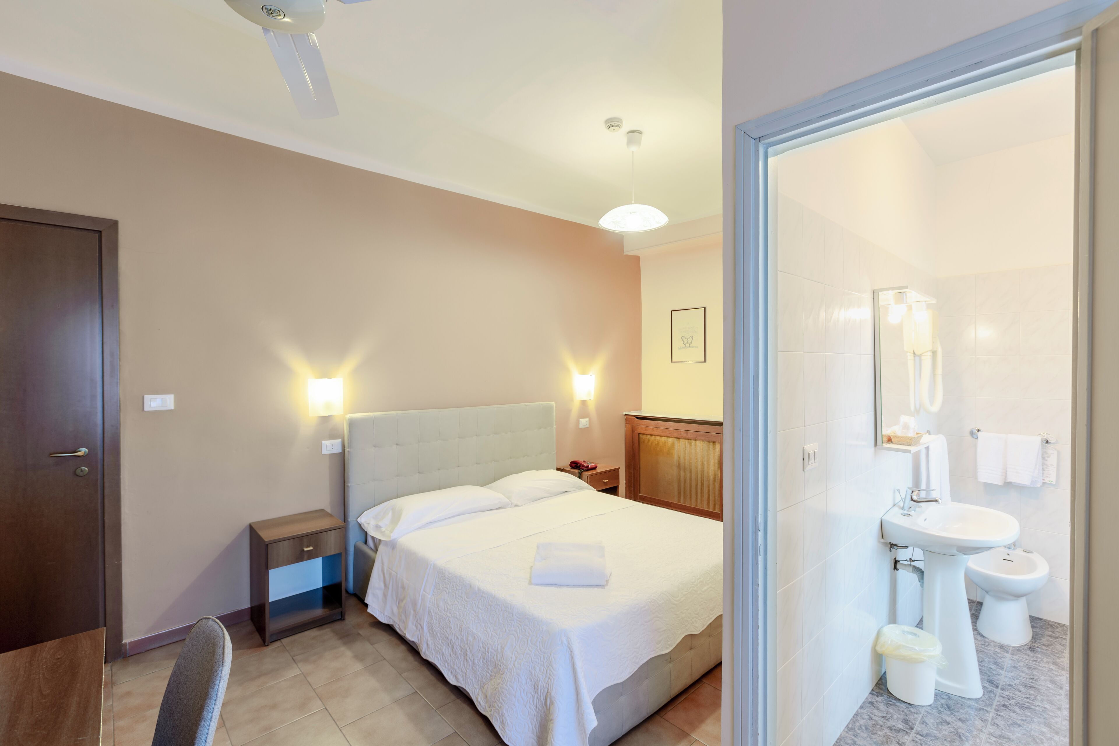 Double or Twin Room | Desk, soundproofing, free WiFi, bed sheets